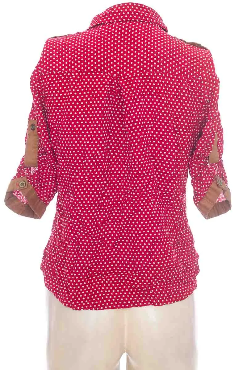 Red Blouse - Closeando