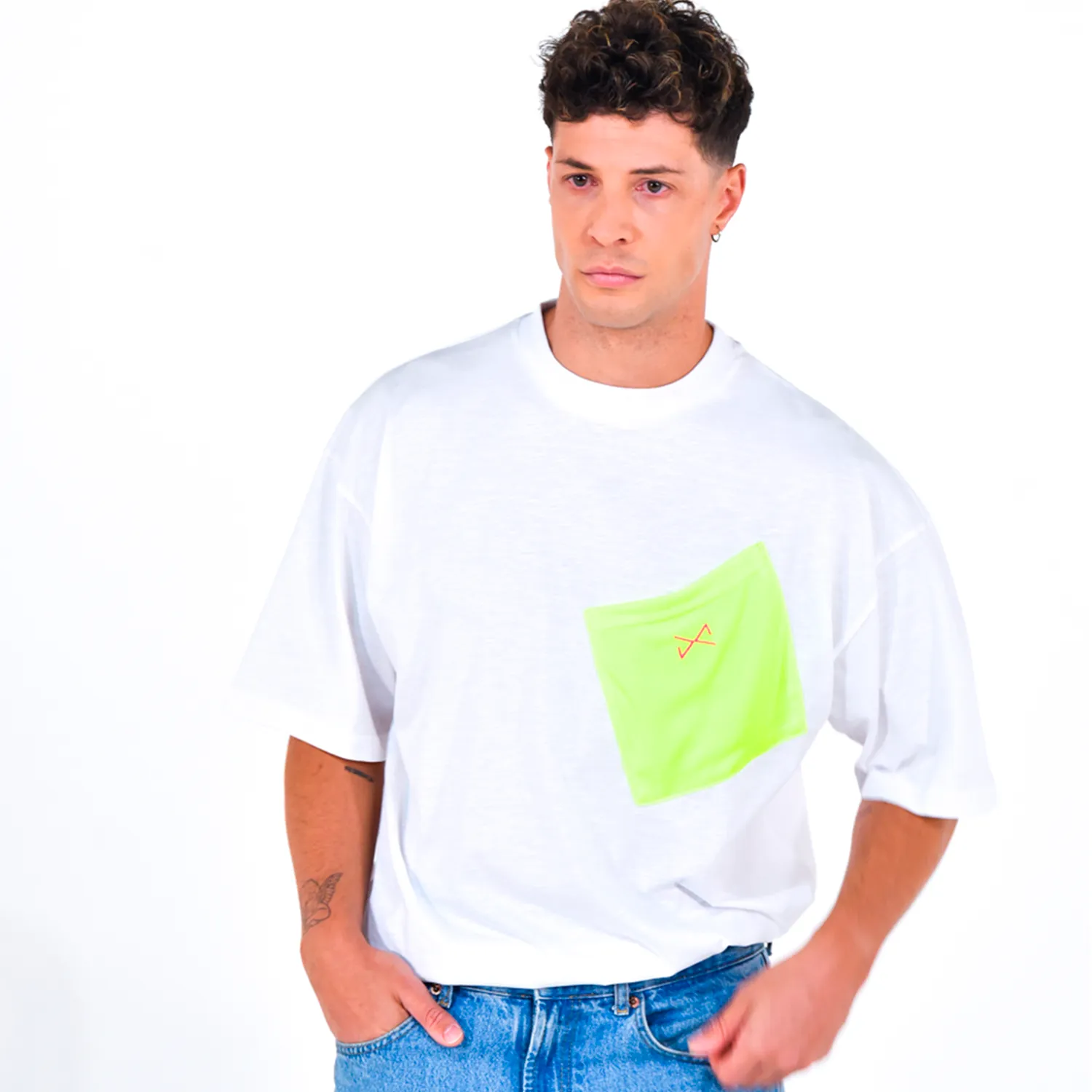 CAMISETA BLANCA BOLSILLO VERDE