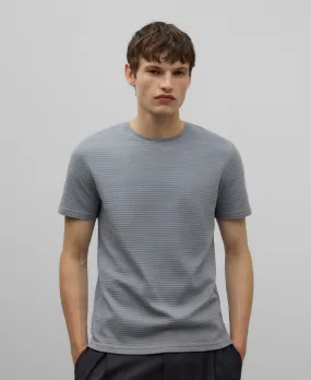 Camiseta rayas en relieve gris hombre