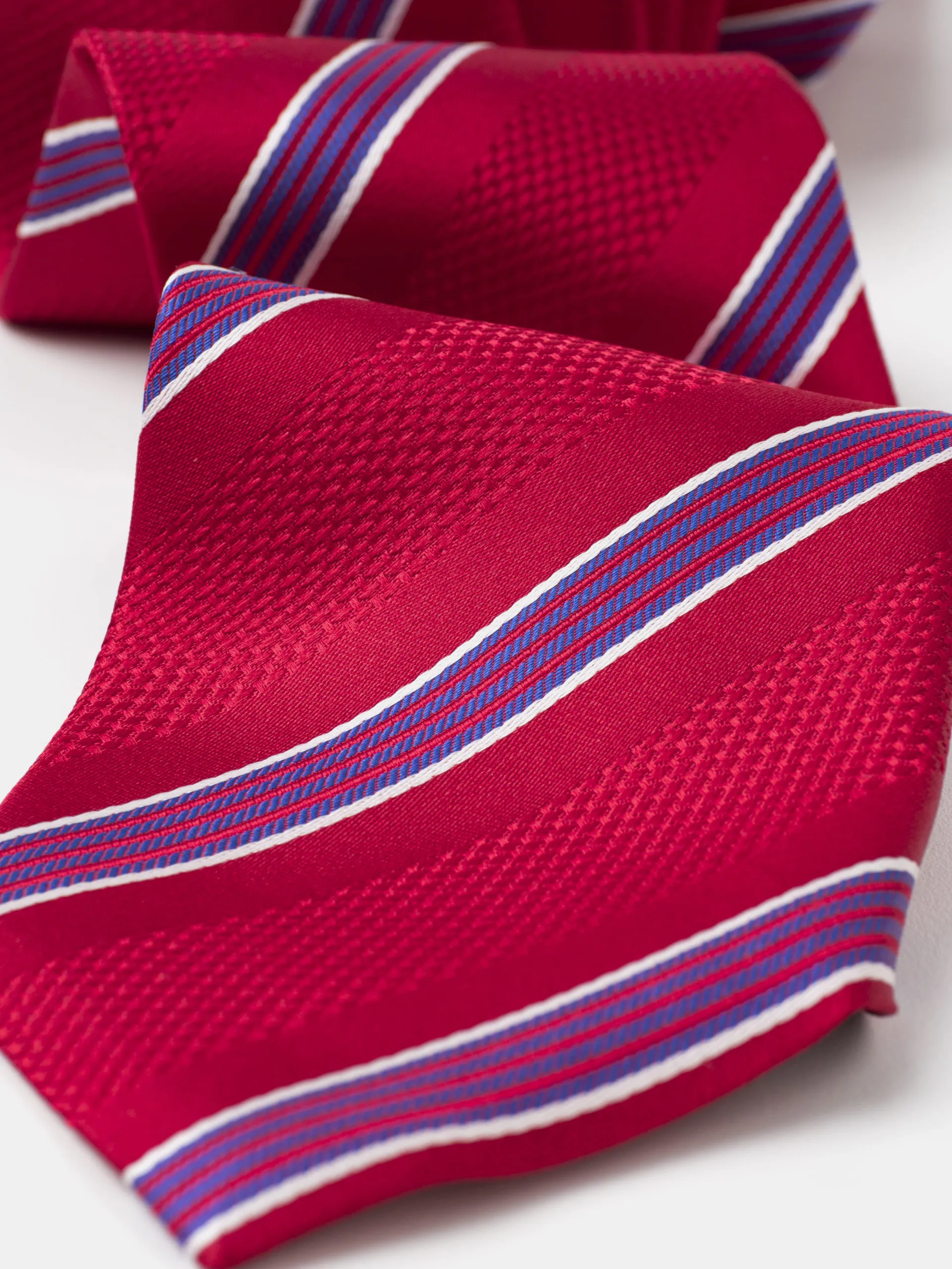 CORBATA SEDA JACQUARD RAYAS ROJO