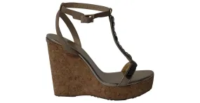 Jimmy Choo Sandalias de cuña con plataforma enjoyada Naima en ante beige Gris 