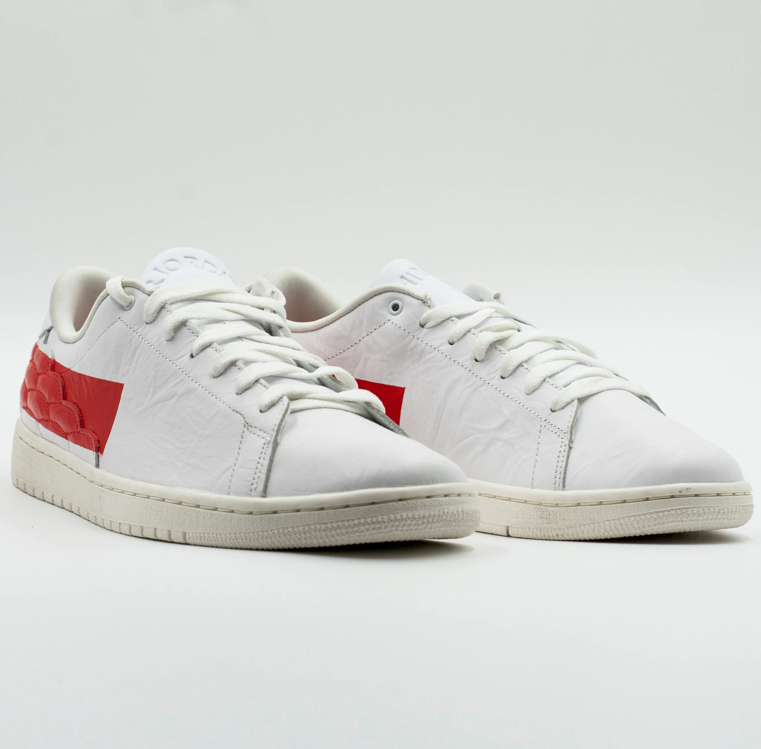 Jordan Air 1 Centre Court color Blanco con Rojo