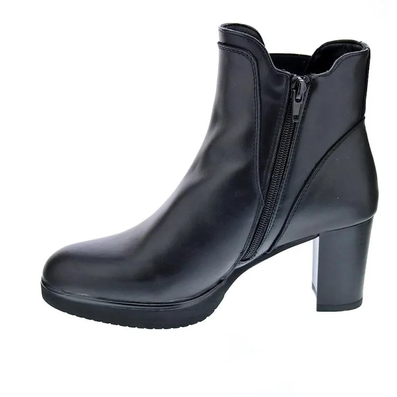 Trendy Woman's Black Ankle Boots Keys 8850