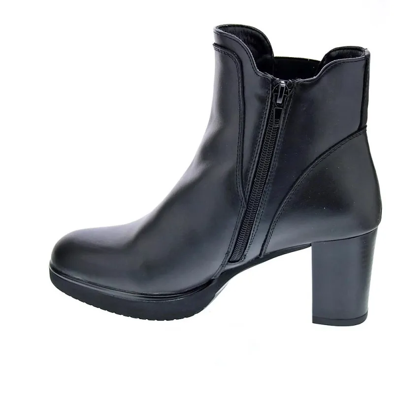 Trendy Woman's Black Ankle Boots Keys 8850