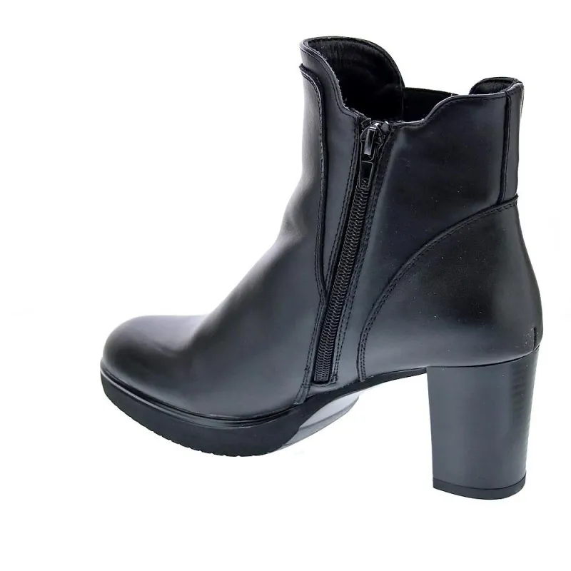 Trendy Woman's Black Ankle Boots Keys 8850