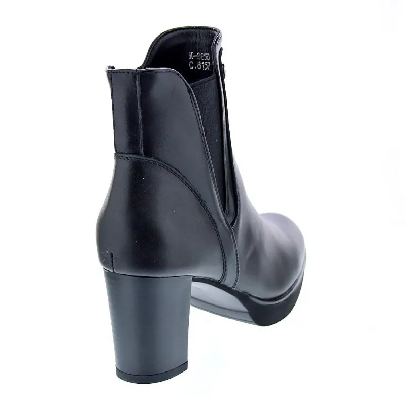 Trendy Woman's Black Ankle Boots Keys 8850