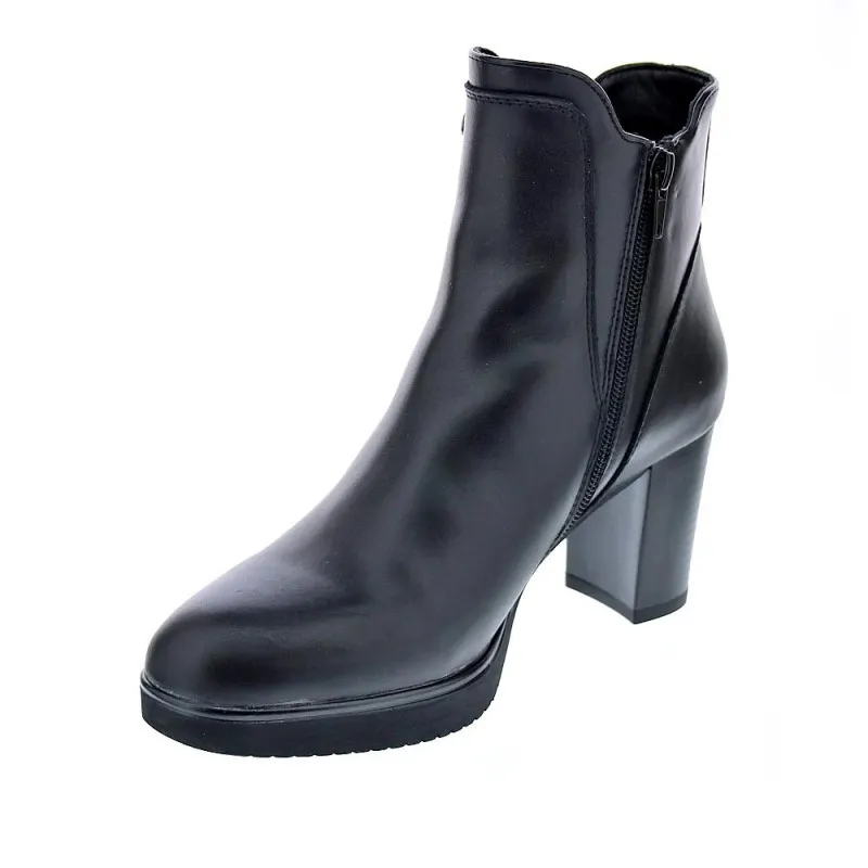 Trendy Woman's Black Ankle Boots Keys 8850