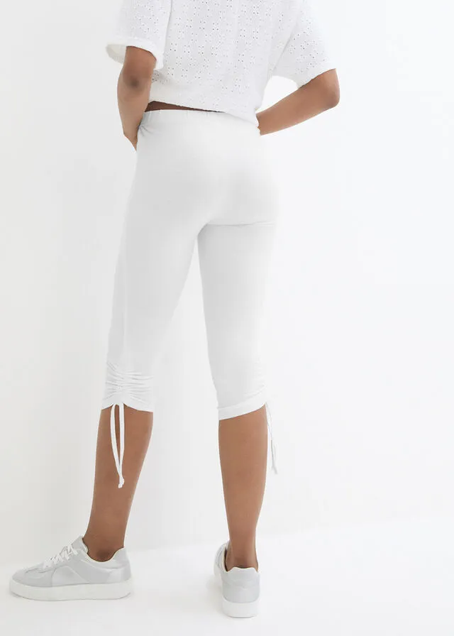 White capri leggings.