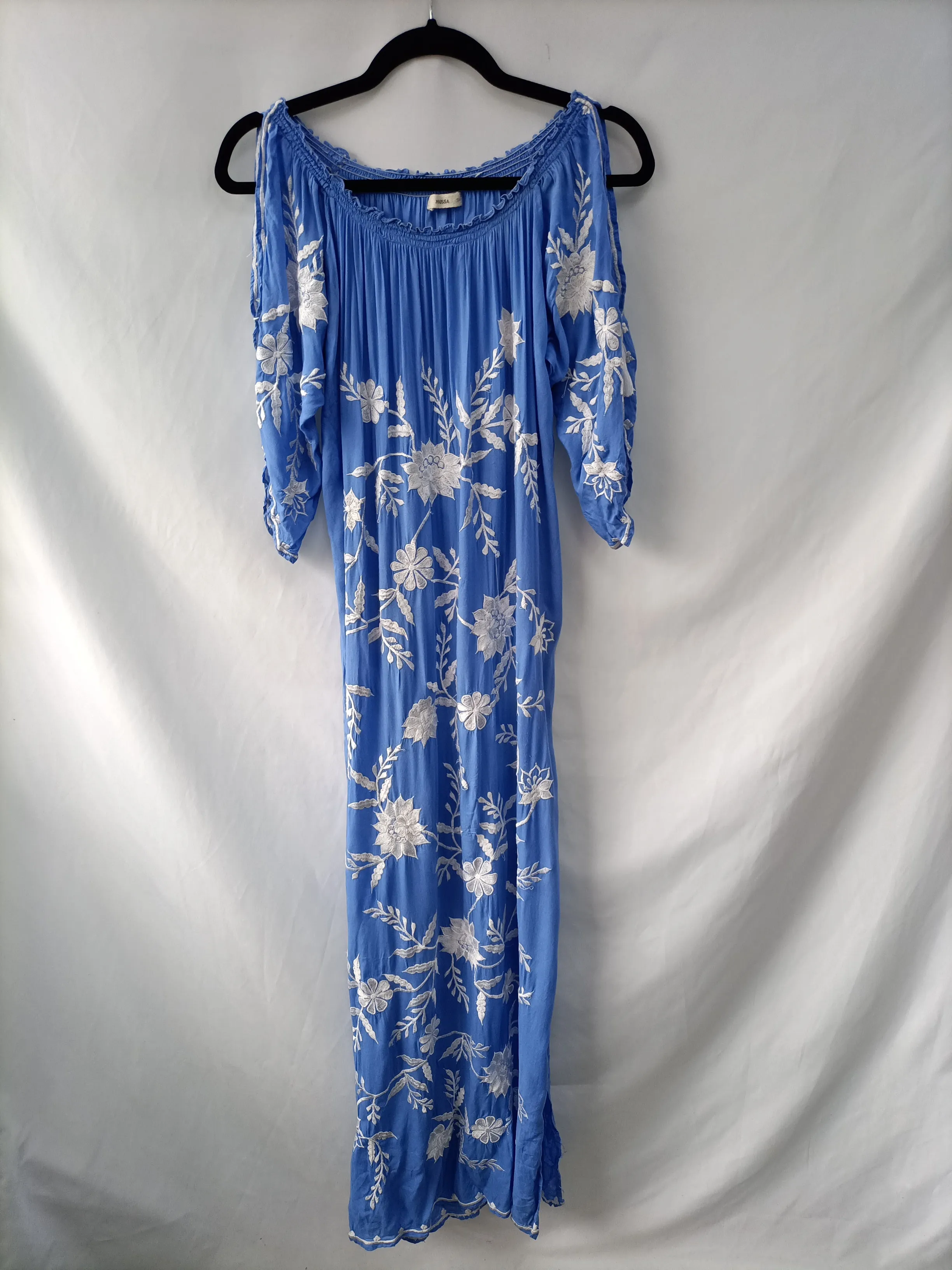 MIUSSA.Vestido largo azul bordado T.S/M