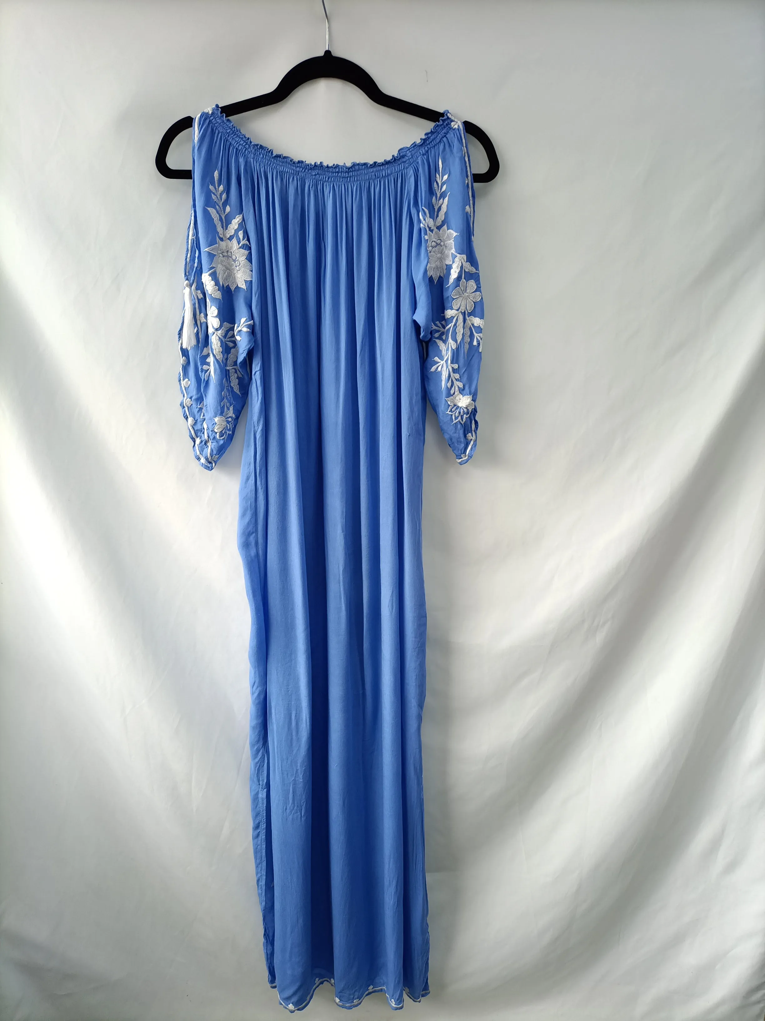 MIUSSA.Vestido largo azul bordado T.S/M