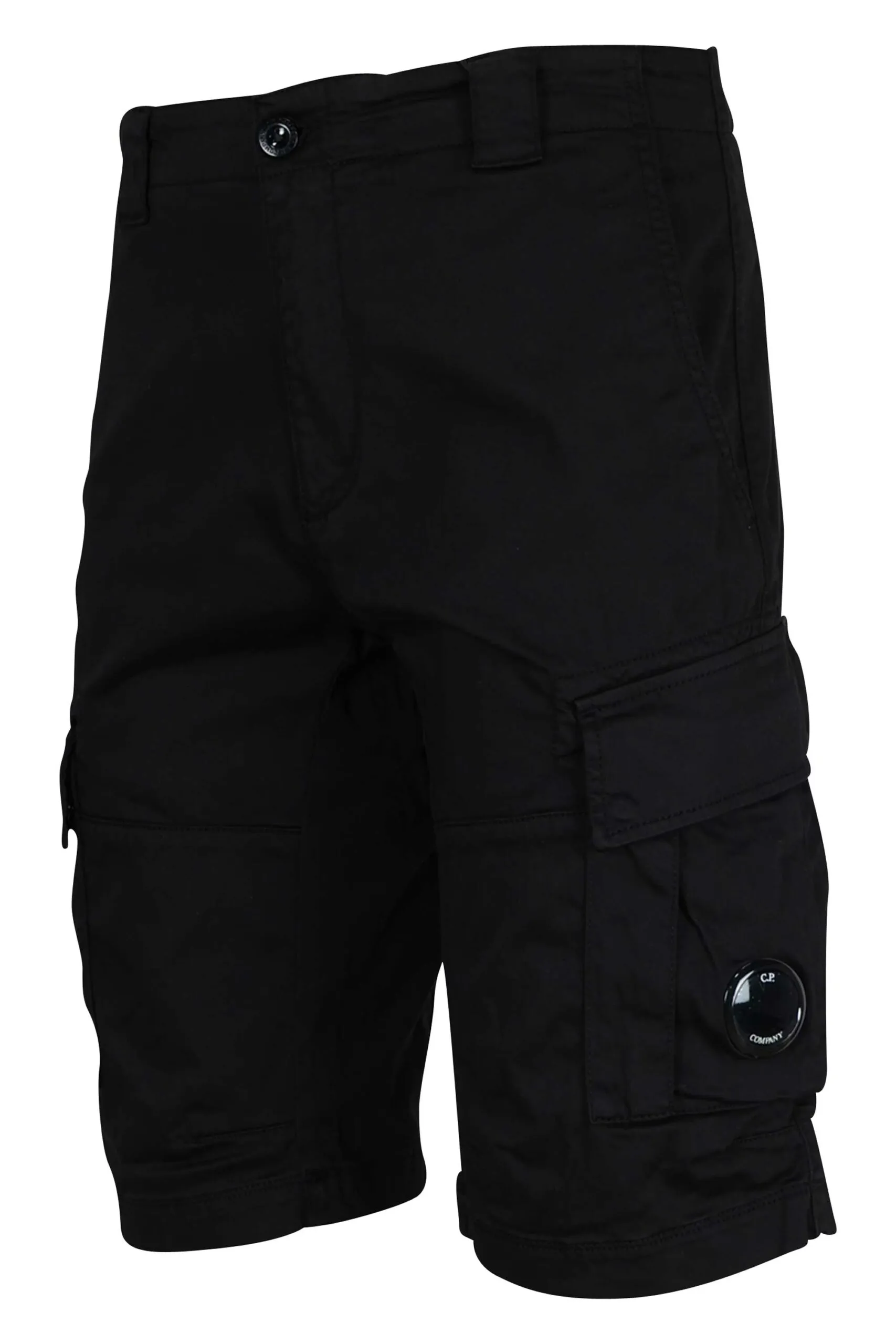 Pantalón corto negro estilo cargo con minilogo lente