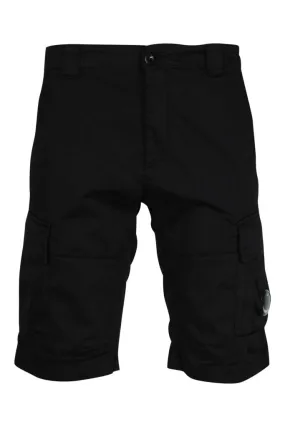 Pantalón corto negro estilo cargo con minilogo lente