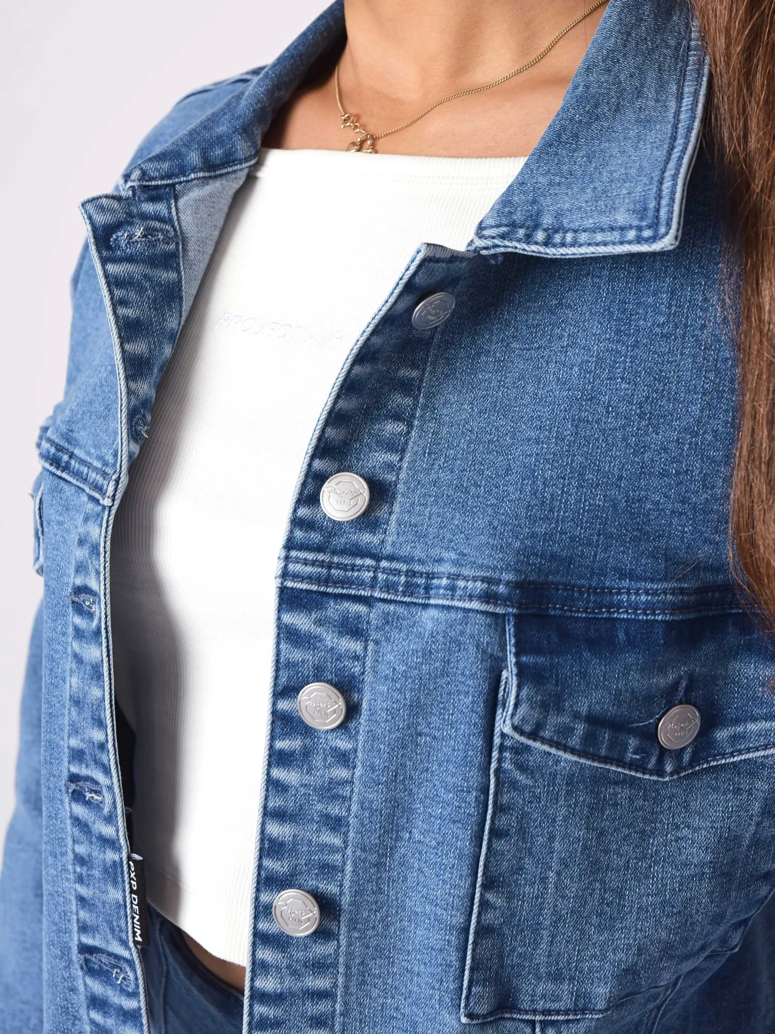 Short basic blue denim jacket.