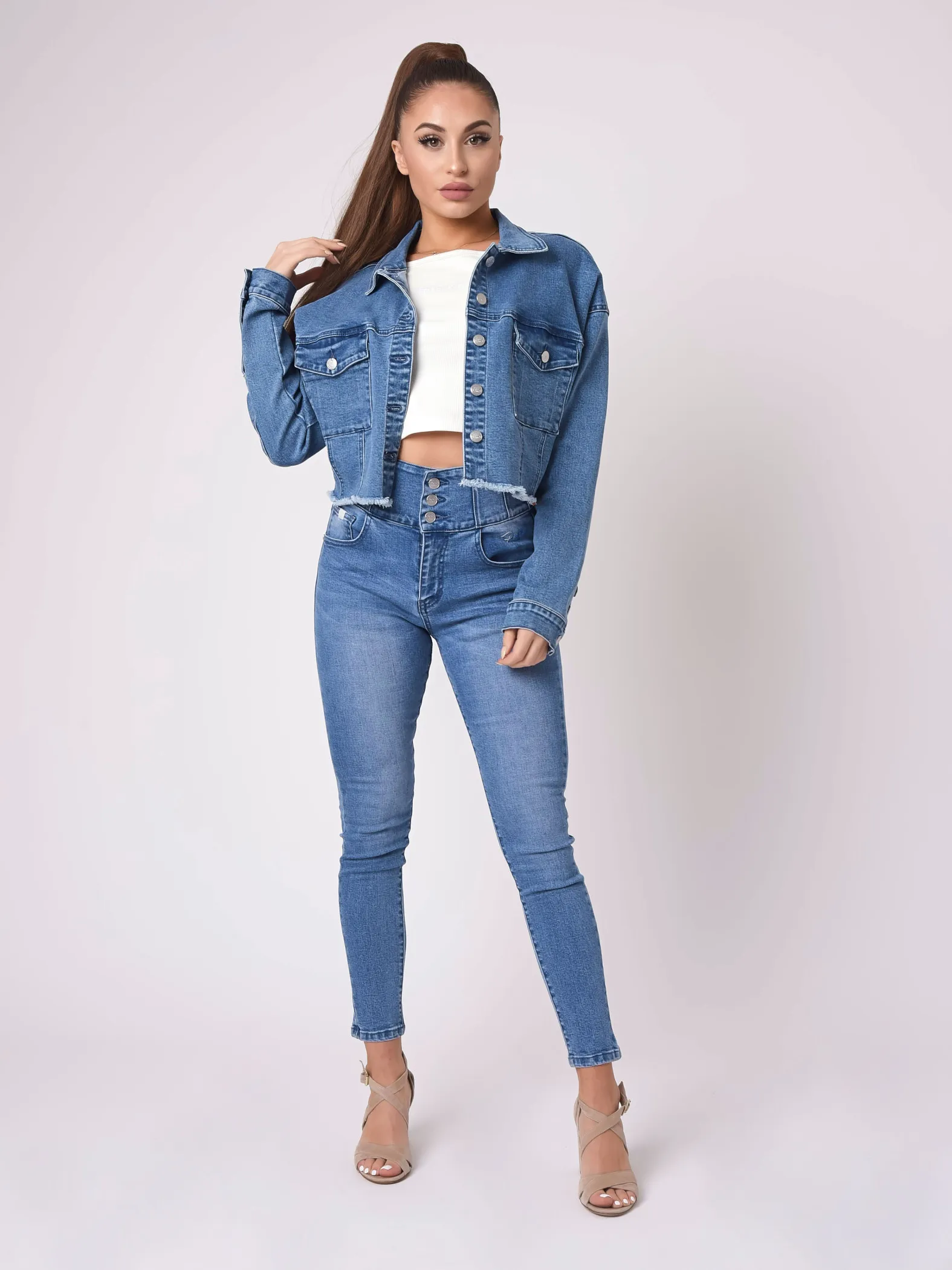 Short basic blue denim jacket.