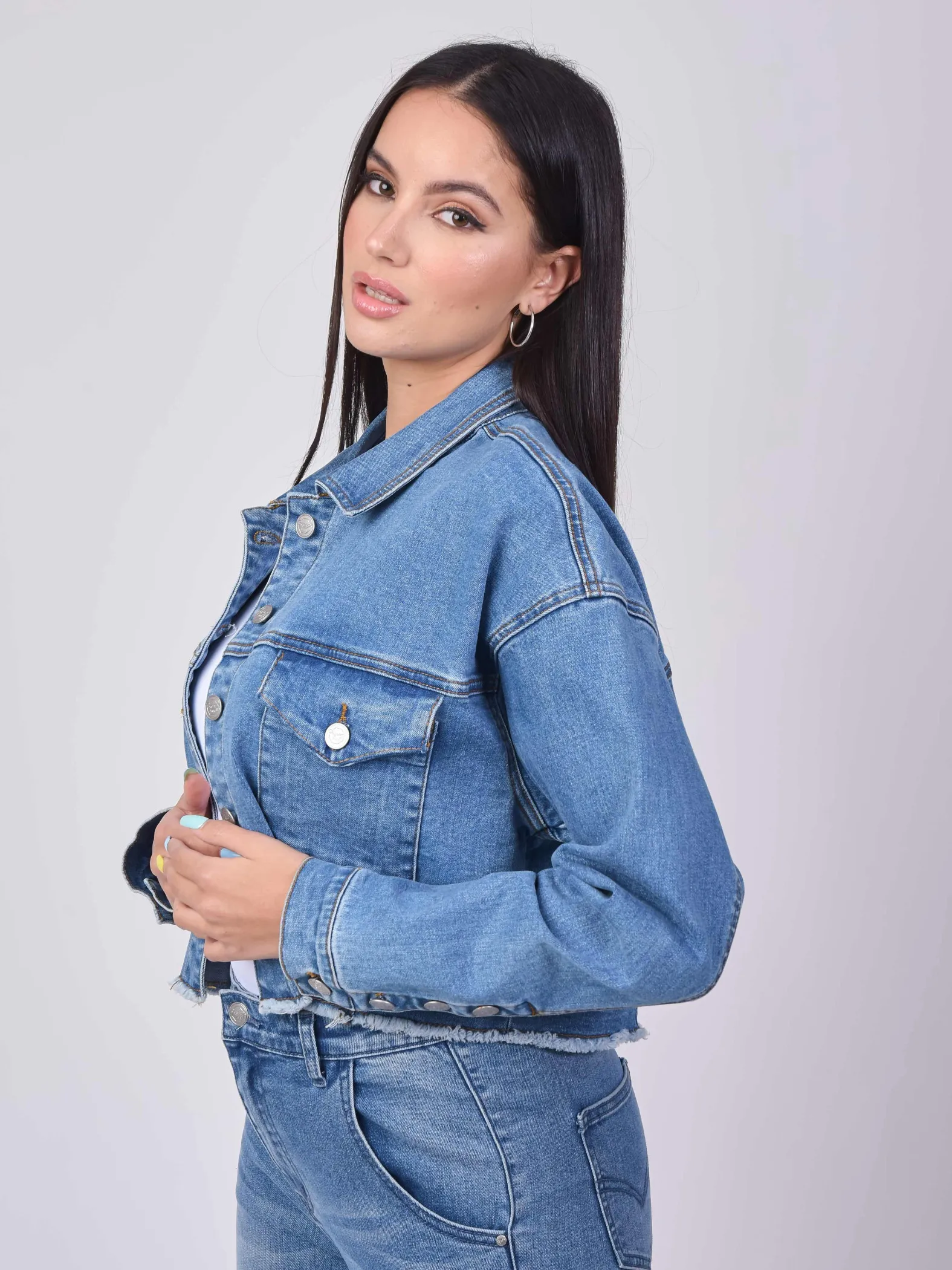 Short basic blue denim jacket.