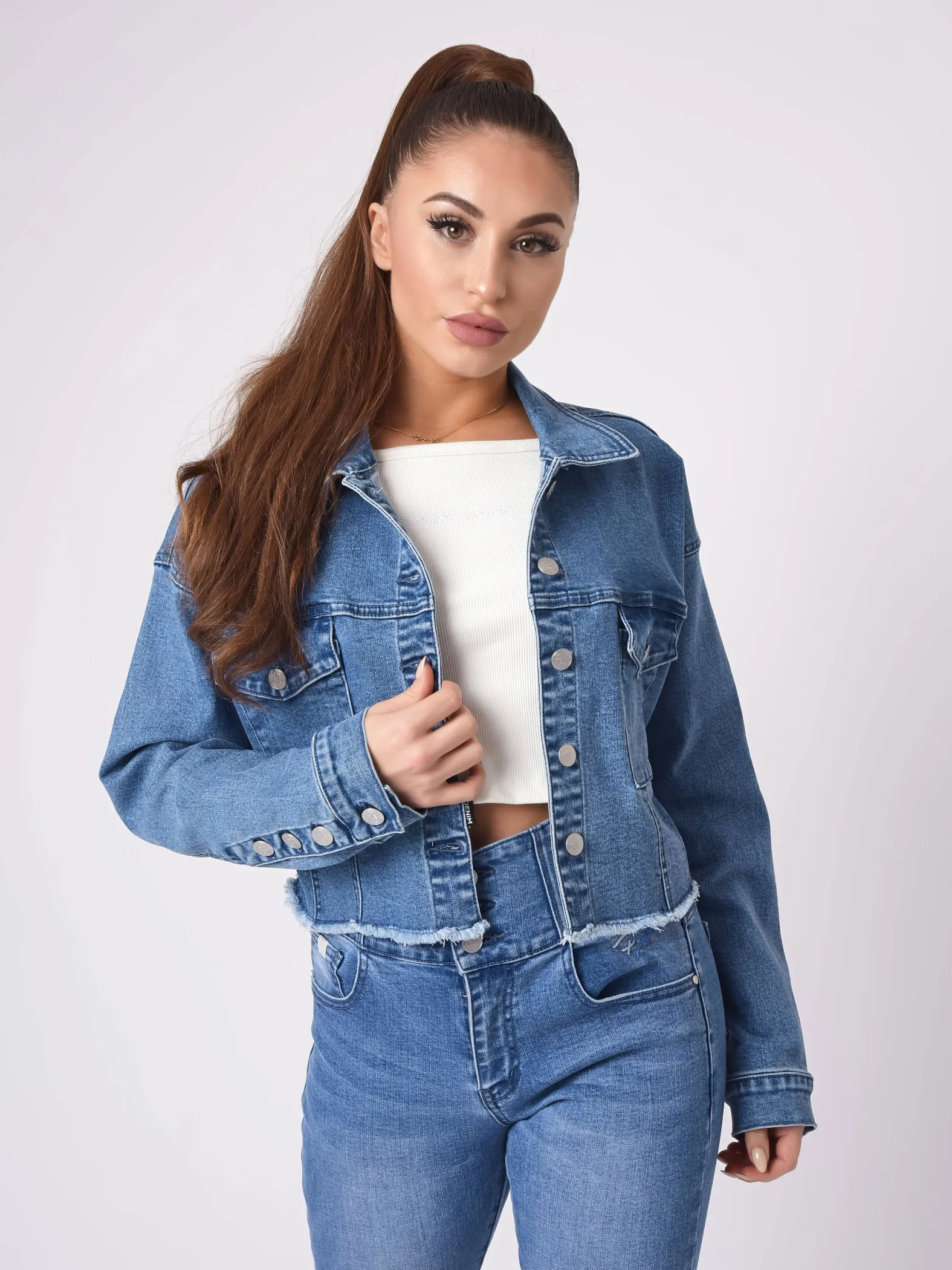 Short basic blue denim jacket.