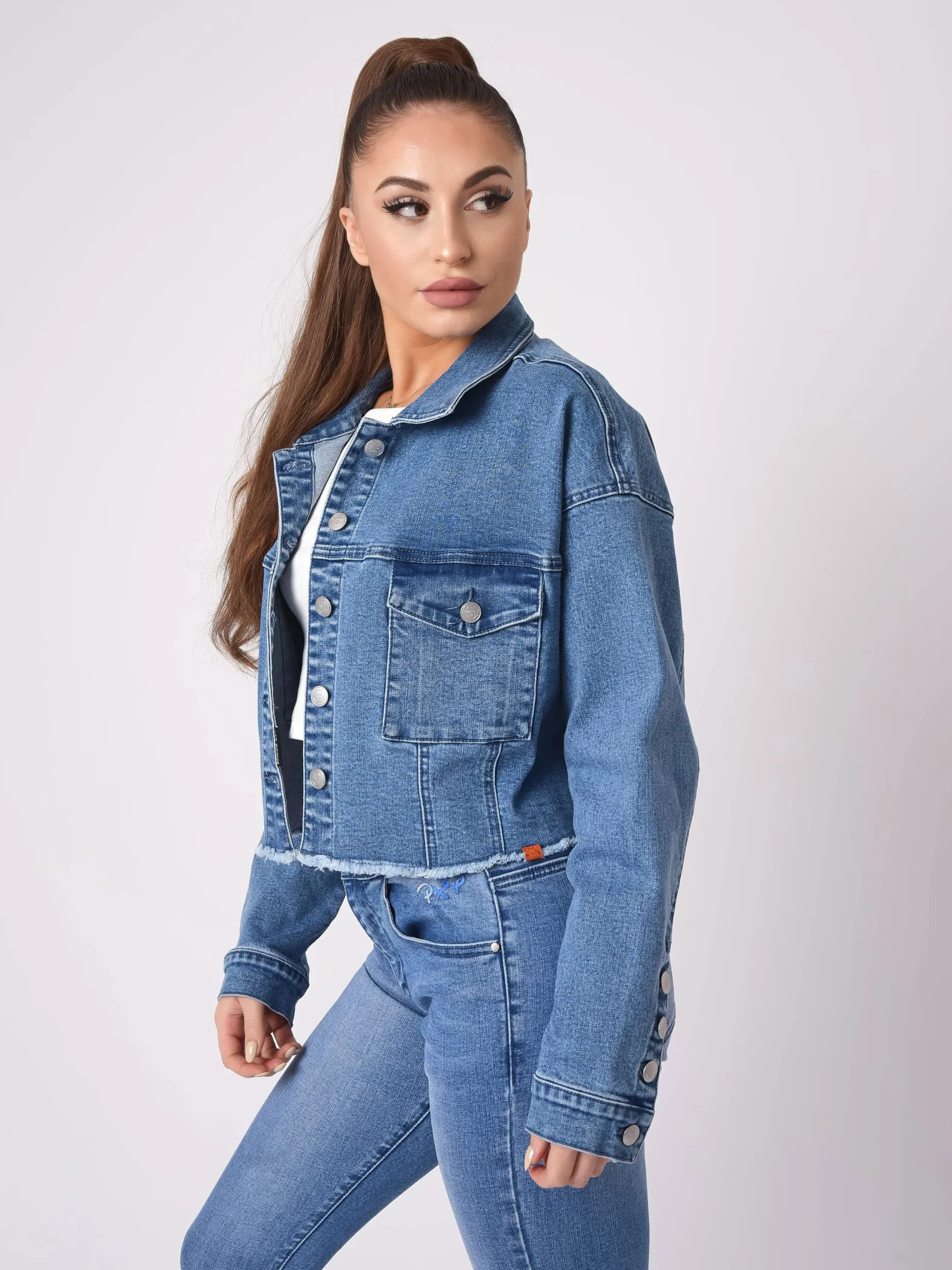 Short basic blue denim jacket.