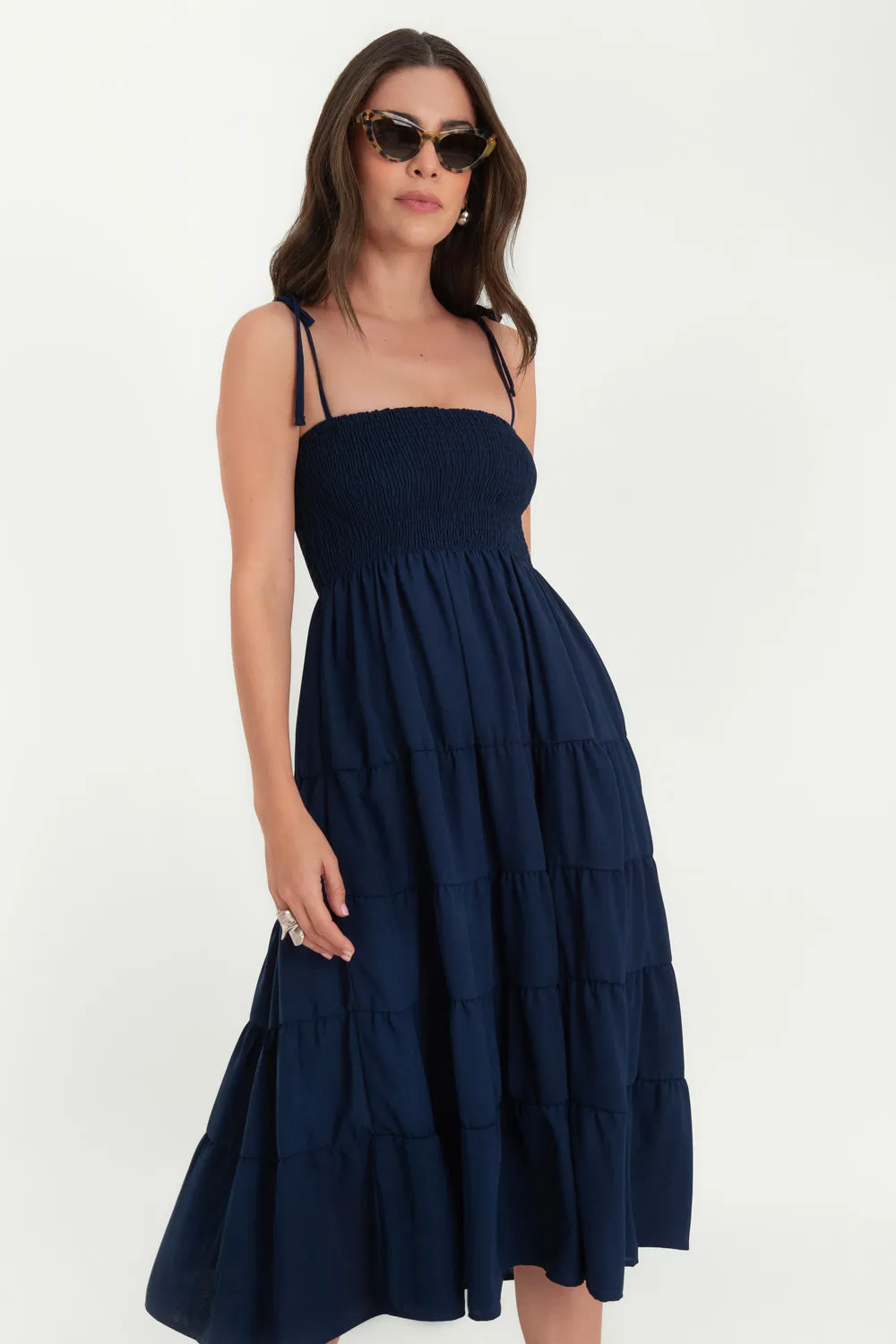 Vestido midi de olanes tirantes con nudo