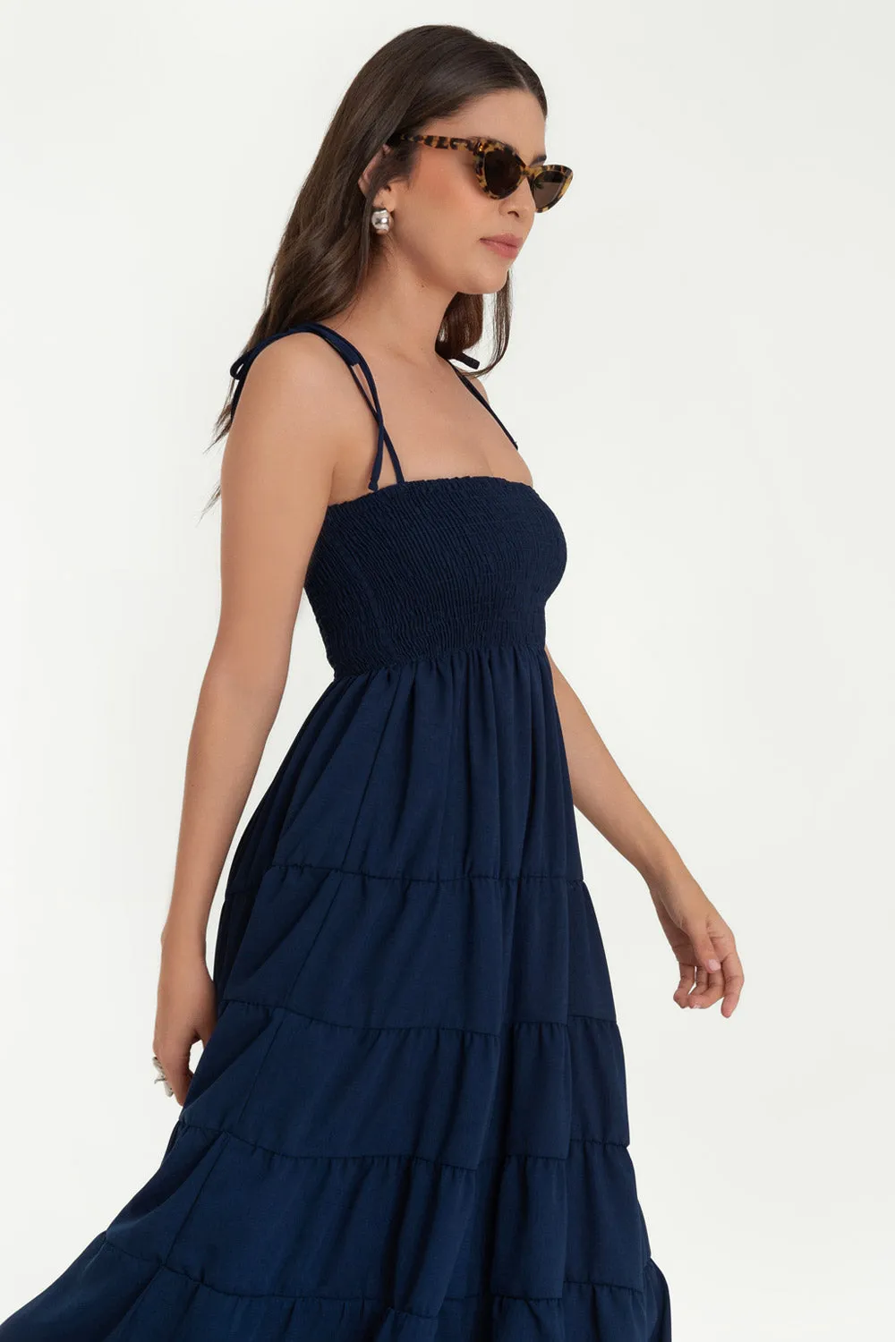 Vestido midi de olanes tirantes con nudo